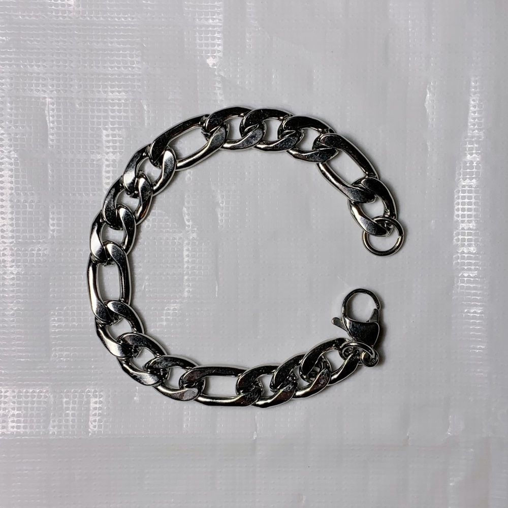 New Extra Small Stainless Steel 8mm Figaro Chain Bracelet - Picture 3 of 4
